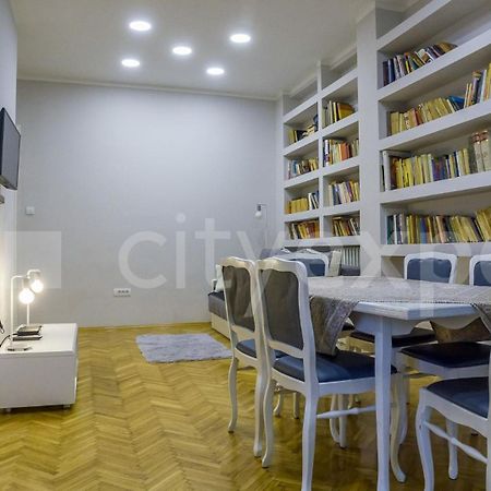 Downtown Apartment In Walk Zone With 3 Bedrooms And Garage Novi Sad Bagian luar foto