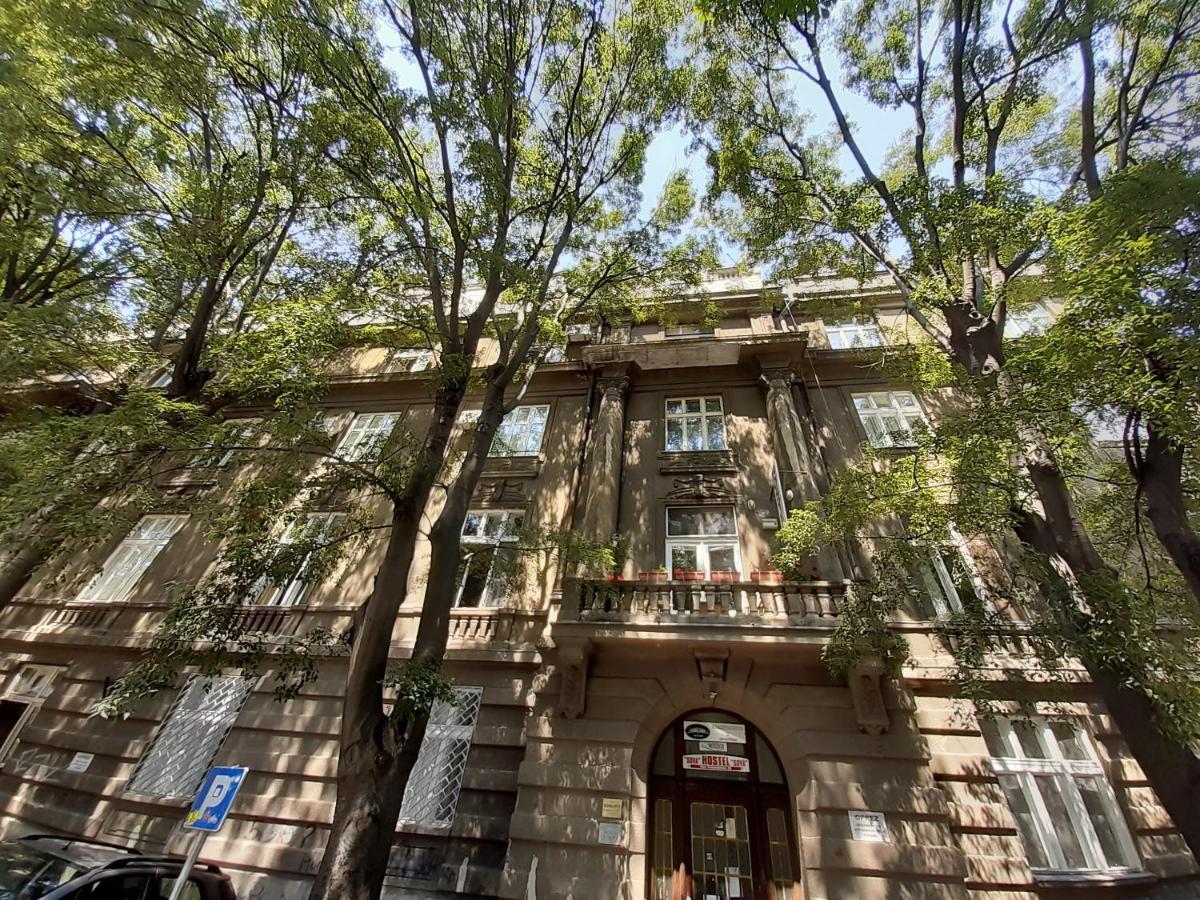 Downtown Apartment In Walk Zone With 3 Bedrooms And Garage Novi Sad Bagian luar foto