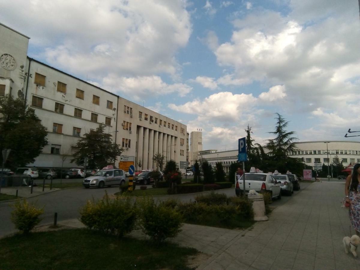 Downtown Apartment In Walk Zone With 3 Bedrooms And Garage Novi Sad Bagian luar foto