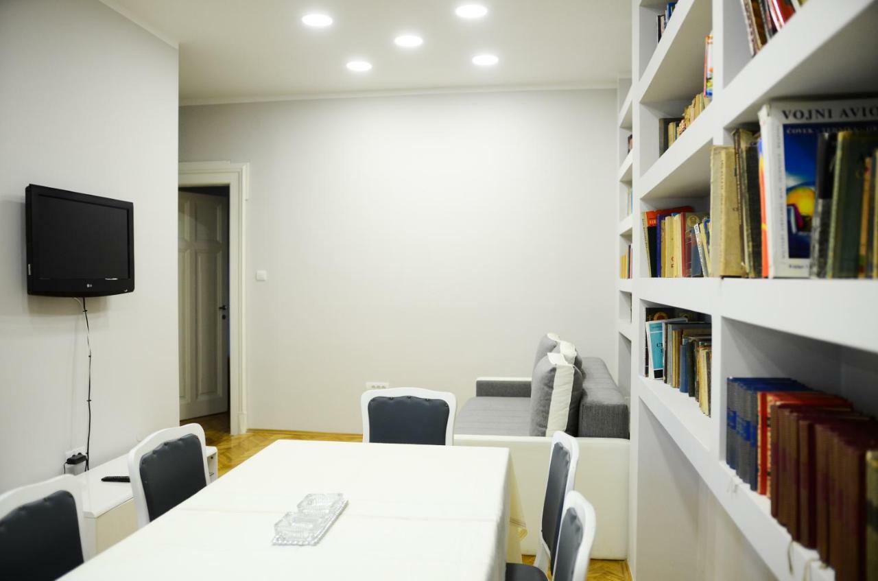 Downtown Apartment In Walk Zone With 3 Bedrooms And Garage Novi Sad Bagian luar foto
