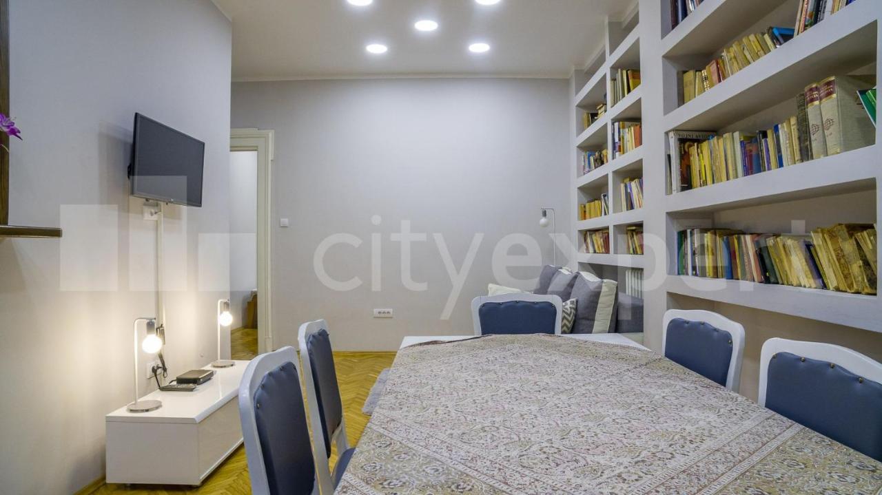 Downtown Apartment In Walk Zone With 3 Bedrooms And Garage Novi Sad Bagian luar foto