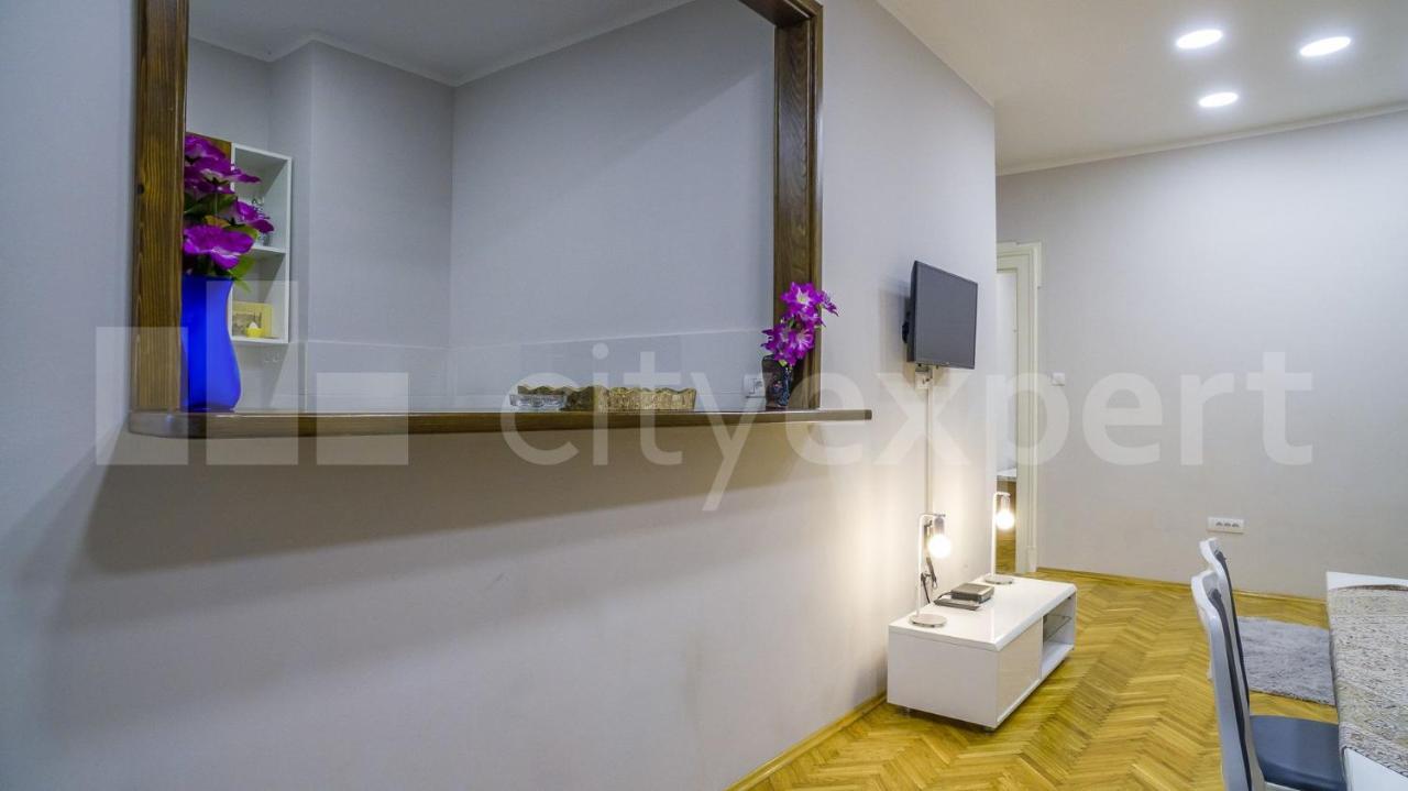 Downtown Apartment In Walk Zone With 3 Bedrooms And Garage Novi Sad Bagian luar foto